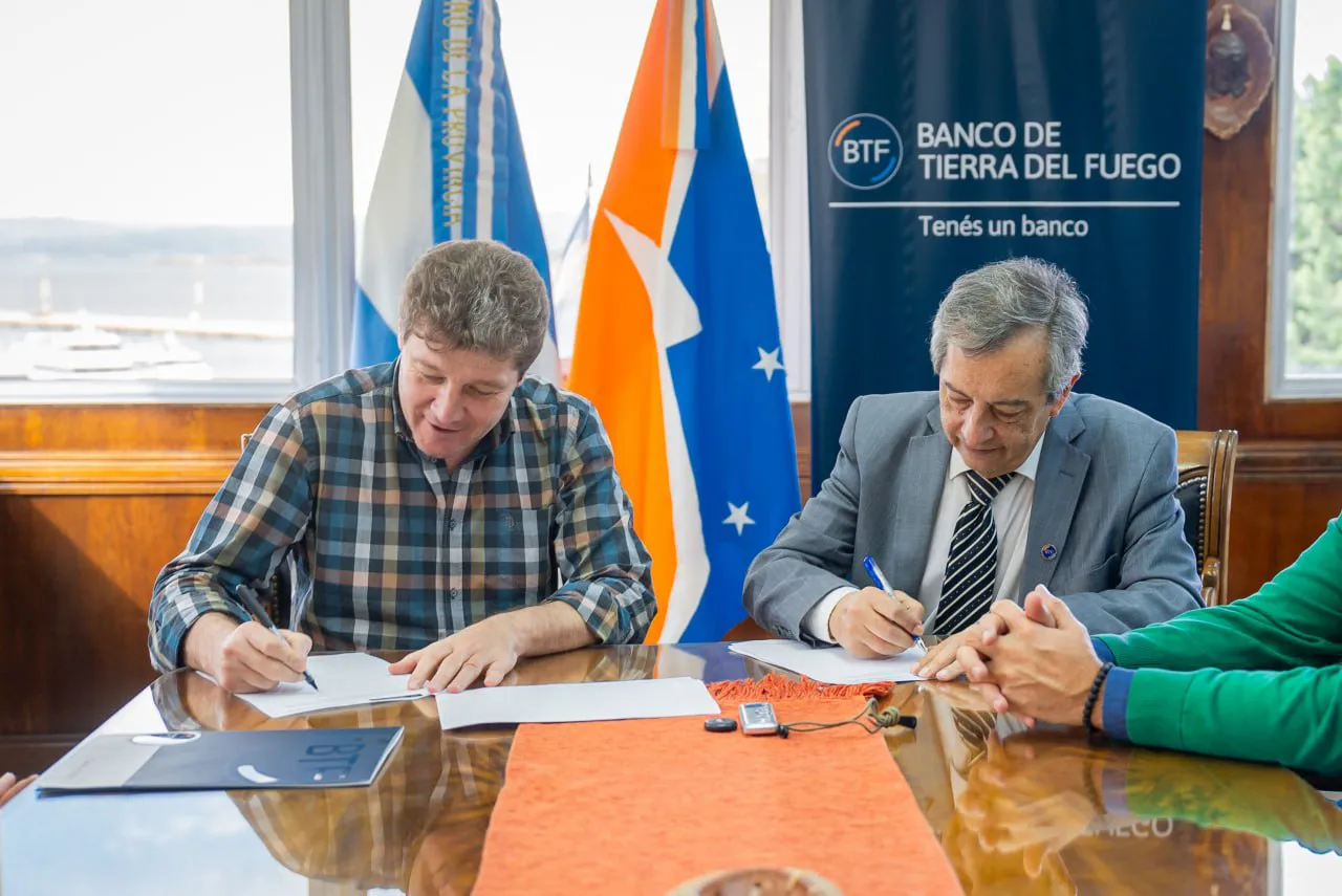 photo_5109492897660210110_y