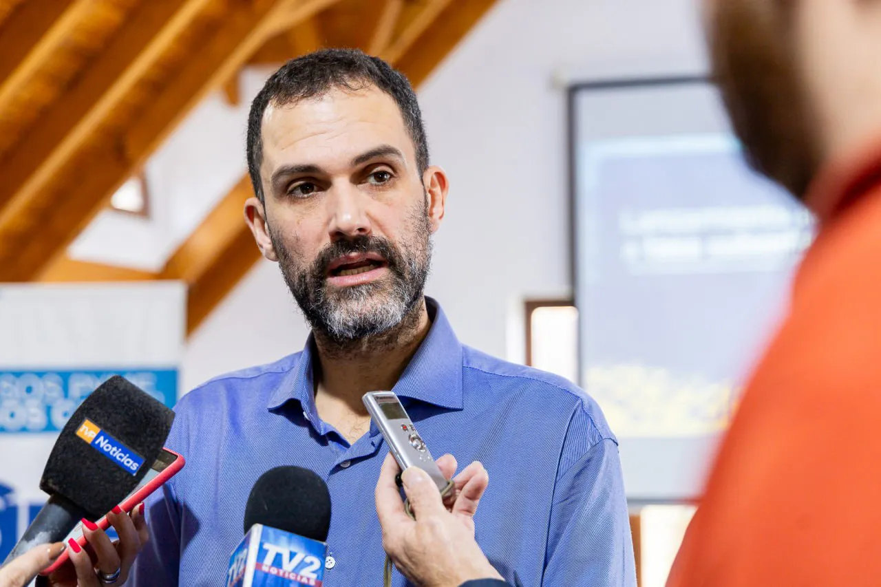 photo_5089503930886064909_y