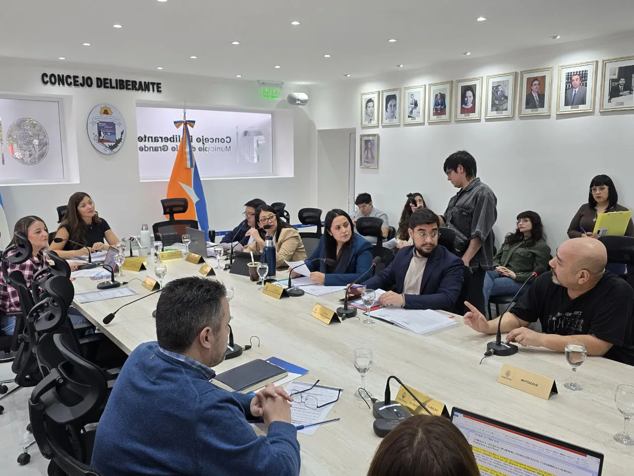 photo_4985878645046357458_y